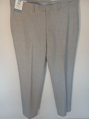 Haggar Light Gray Men’s Dress Pants - Premium Flex Waistband